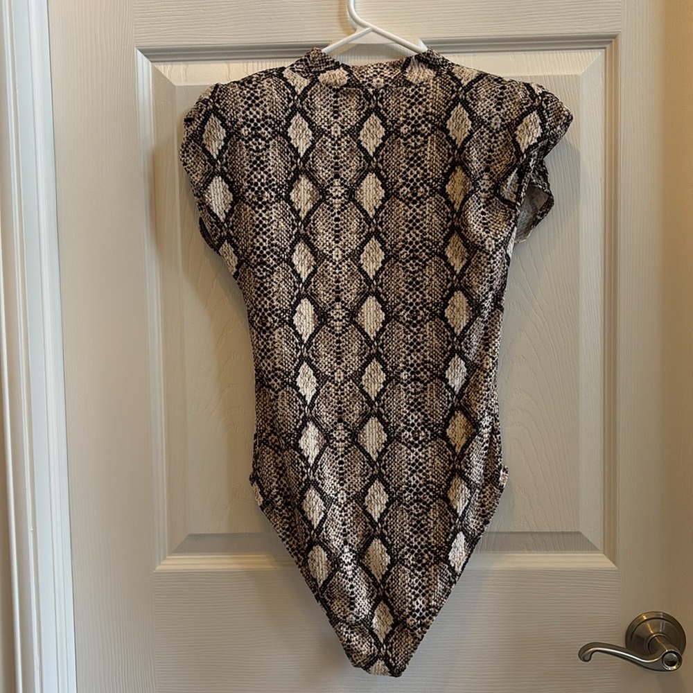 Animal print short sleeved body suit - Picture 2 of 15